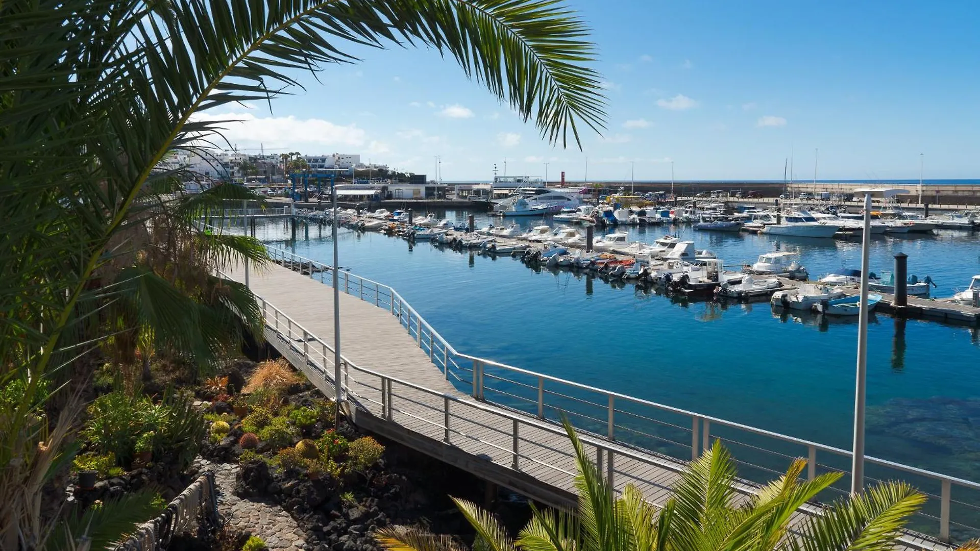 Luxury Ocean View Retreat 2Bedroom Apt With Jacuzzi Puerto del Carmen  Appartement Puerto del Carmen (Lanzarote)