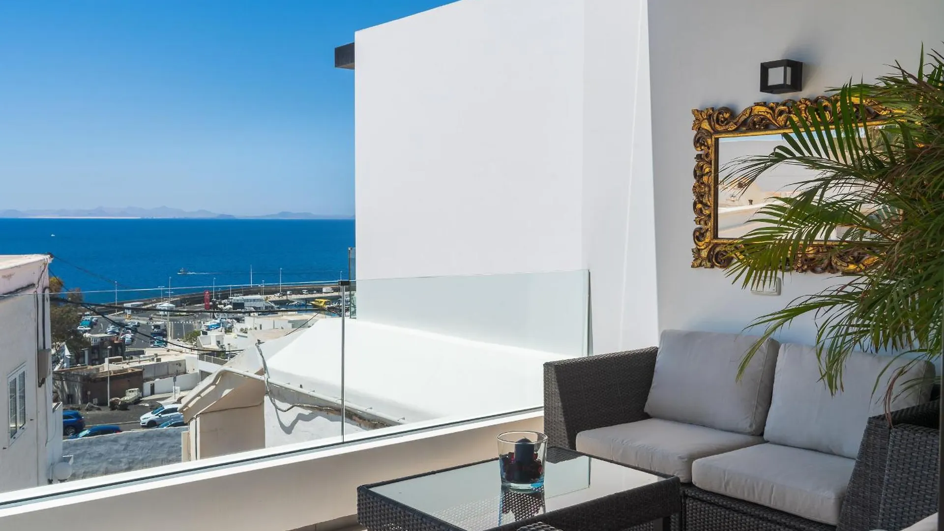 Apartamento Luxury Ocean View Retreat 2Bedroom Apt With Jacuzzi Puerto del Carmen  Espanha