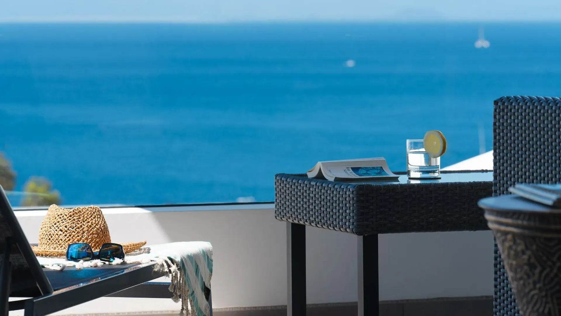 Luxury Ocean View Retreat 2Bedroom Apt With Jacuzzi Puerto del Carmen  Espanha